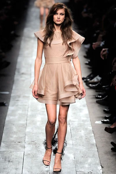Look 18